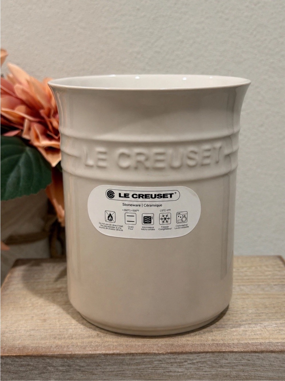 Le Creuset Meringue 1 Liter Utensil
Crock 6"x 5" Branded NWT